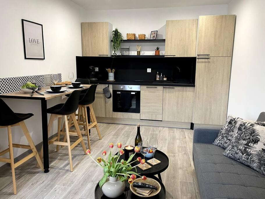Bel Appartement Sur Cour Plein Centre Ville Et Parking Moulins  Exterior photo